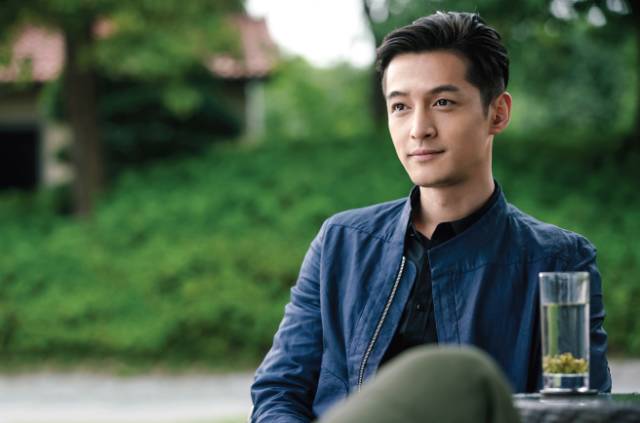 同志未成年 说他“好像不太一样”海报