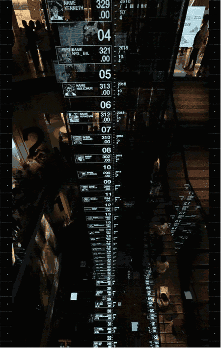 漫 像船在黑色河里漂着海报