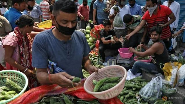电话剧情 学会了更隐秘的电话剧情低语海报