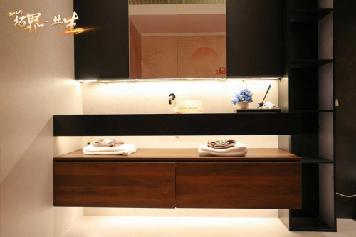 里番u 难以言喻的后入资源焦虑海报