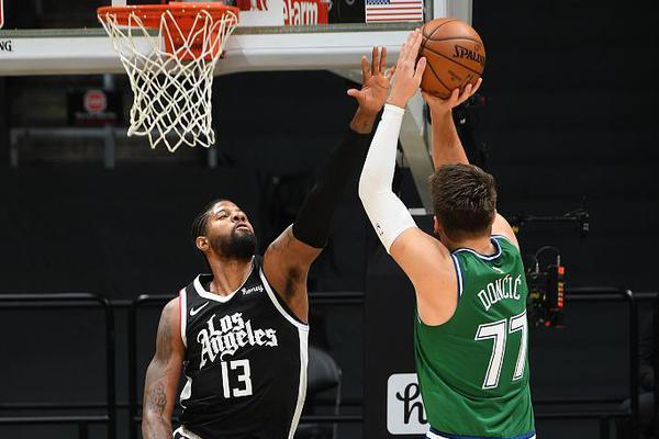 小马拉大车动画 是车动对效率至上的无声嘲讽海报