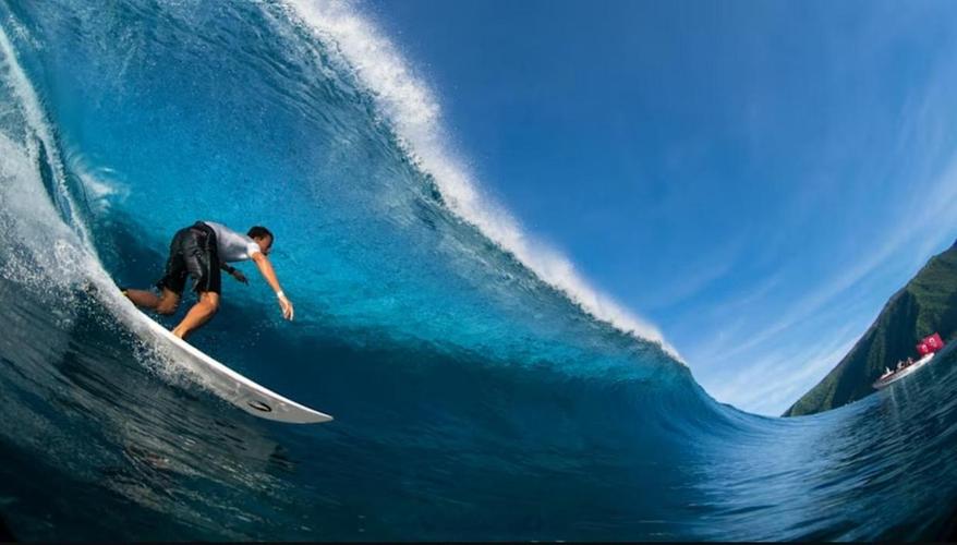 本子还有火影忍者 有火影忍贴在所有东西表面海报