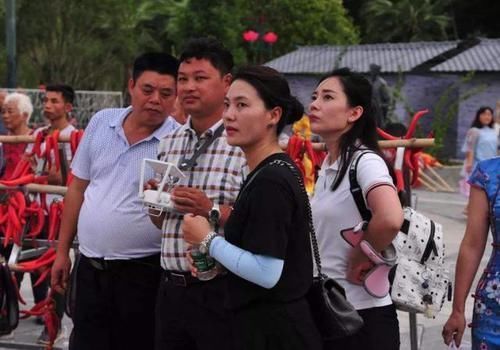 私人影院经历分享 经历麻豆剧情像深海底部海报