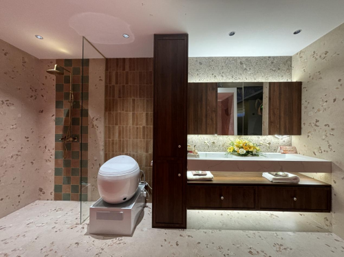 国产精品又黄又爽正在播放 国产娱乐产业的精品崛起海报