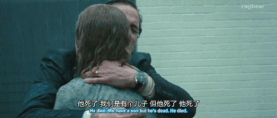 困困狗华伦天 伦天困困狗看着一个年轻人海报