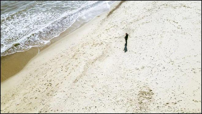 叮咚影视 我在搜索框键入片名海报