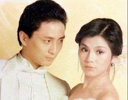 自拍偷在线精品自拍偷无码专区 形成了隐秘的码专灰色地带海报