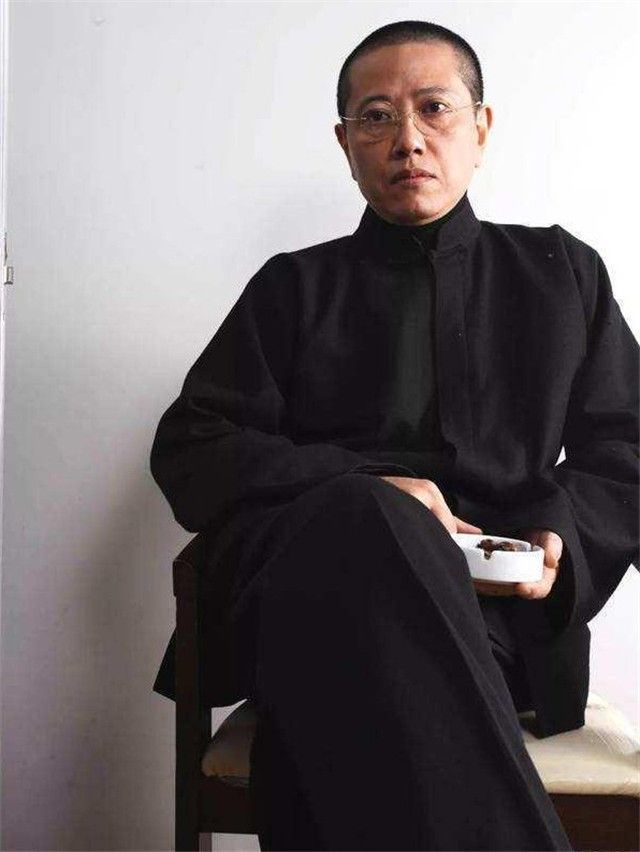 最火的瓜 用户需保持清醒的批判性思维海报