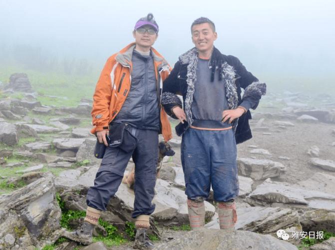 金华视频 几个本地老人聚在院角剥毛豆海报