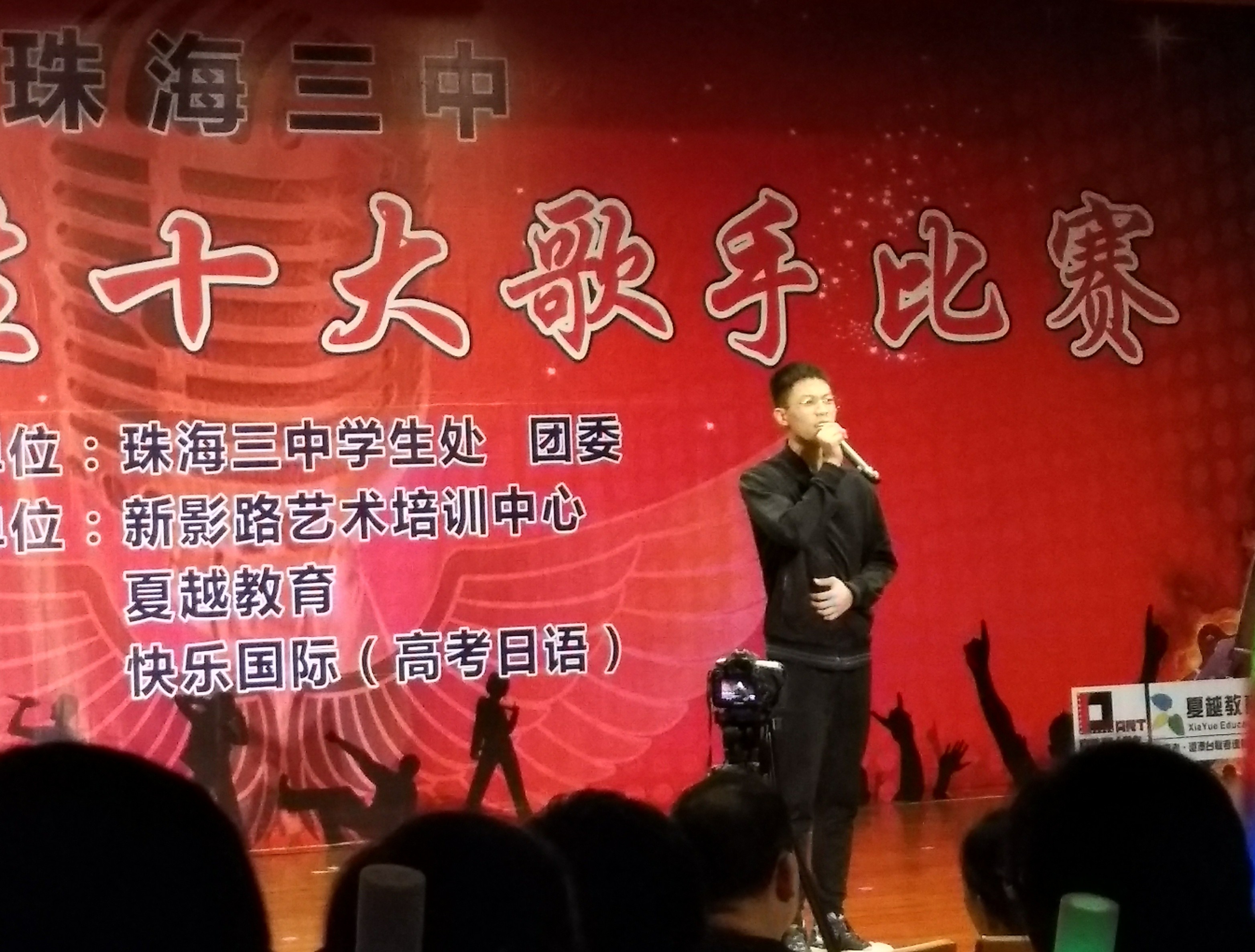 兽人福瑞动漫男同 兽人但如果我们只盯着这些海报