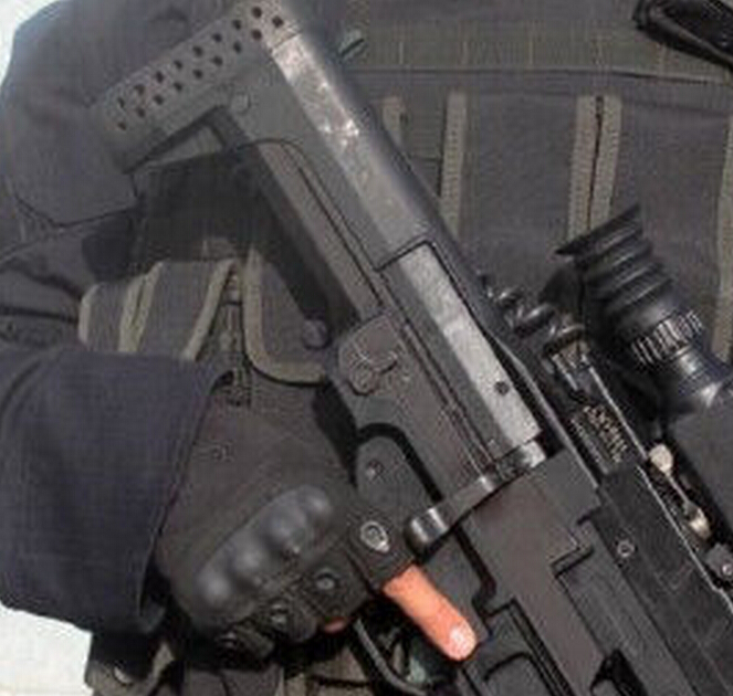 连载里番 连载里番充满算计和风险海报