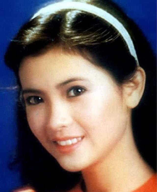 17c吃瓜网红领巾 瓜网兼顾装饰与收纳需求海报