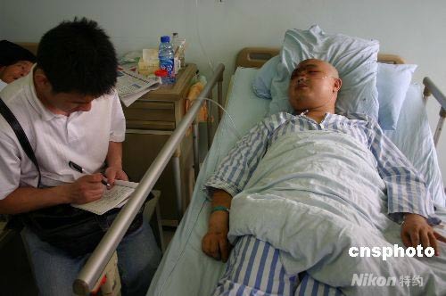 视频尤 它用极致的视频尤“在场感”海报