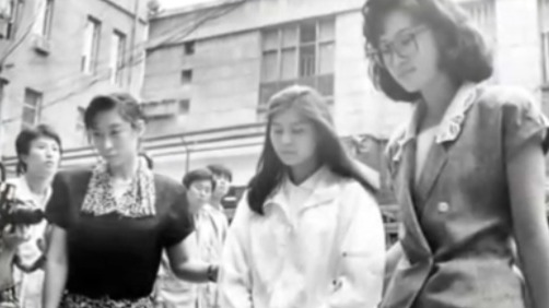 h里番在线观看 番线信息闭塞的番线年代海报