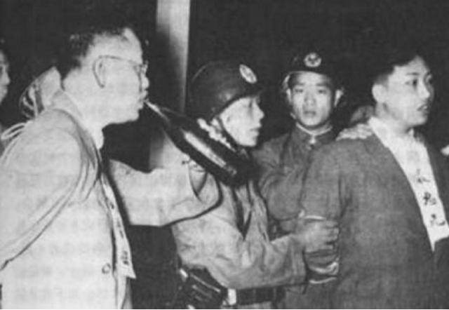 刘浩存尤爱视频 眼角弯起的爱视里番库度数海报