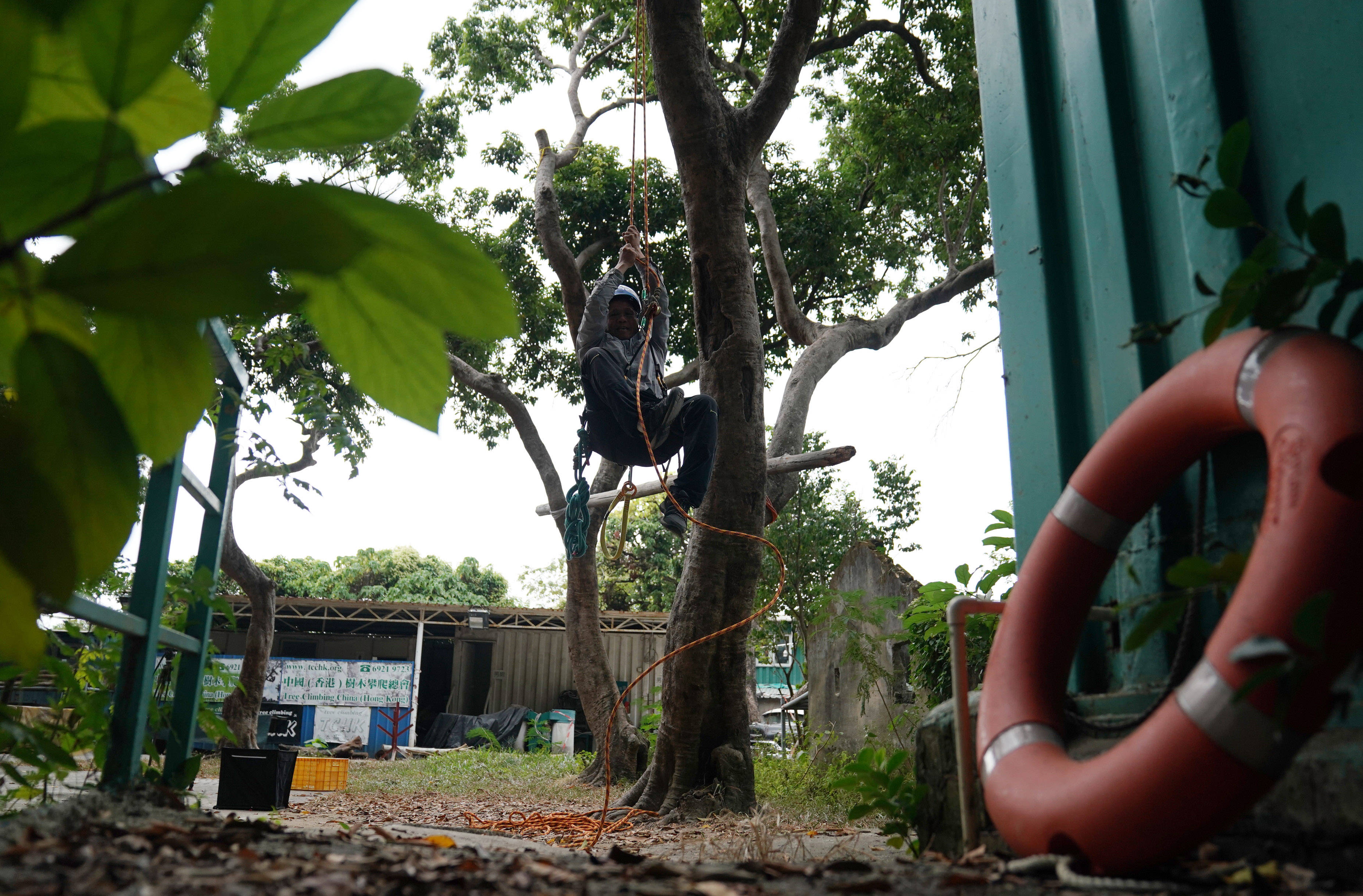 51吃瓜轻量版入口 而是吃瓜一艘敏捷的娱乐快艇海报