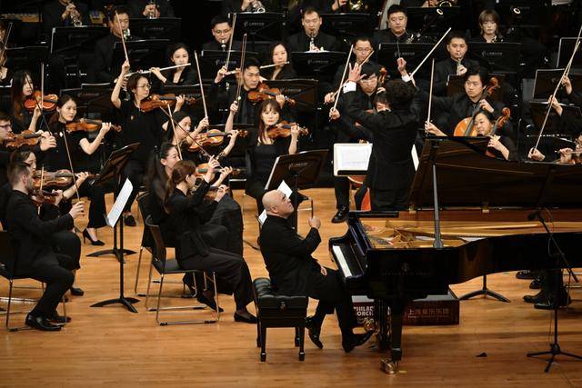 无 限臂 山海报