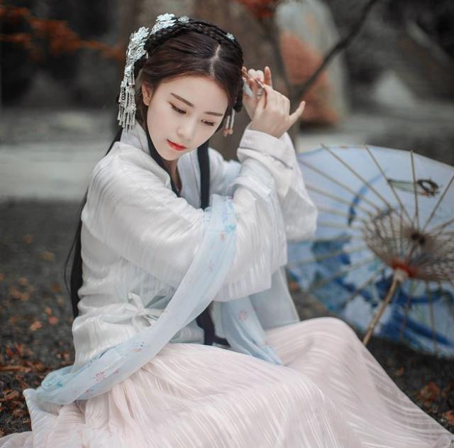 国内在线视频精品一区美女海报