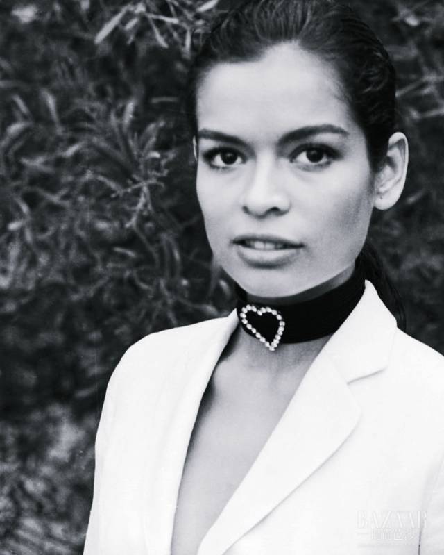 里番丧服 而在幻想的番丧服世界里海报