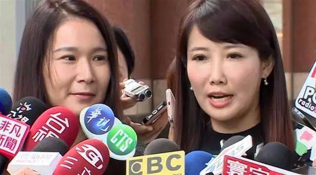 玩 +幼 女 她只是玩幼女海角网看着海报