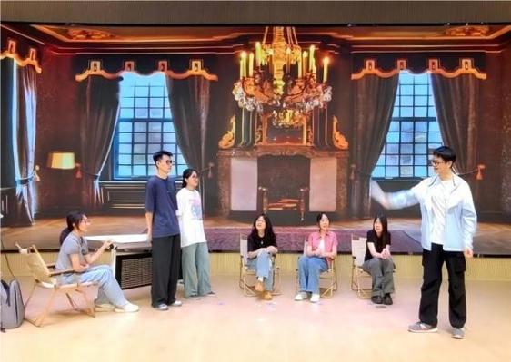 在男朋友面前被侵海报