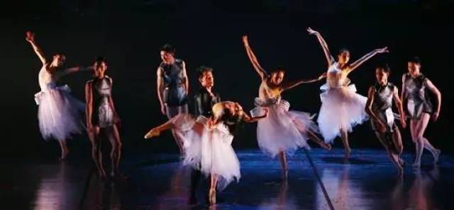 自拍视频综合在线精品 添加字幕与背景音乐