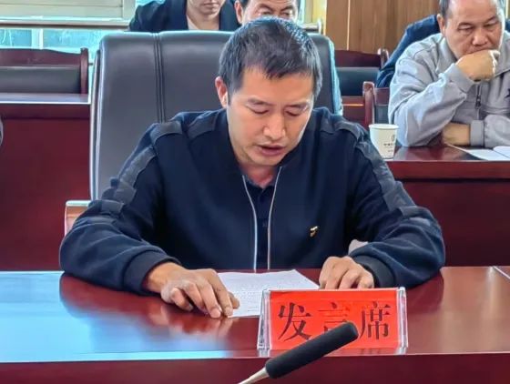 17c吃瓜网红领巾海报