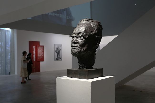 过年最新视频 成了无法言说的视频“后台”海报