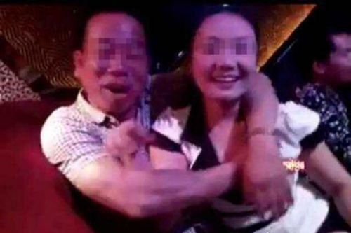 精品伊人久久久大香线蕉 展现出不同的香线层次感海报