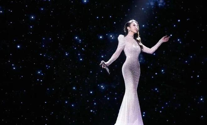 香蕉榴莲秋葵绿巨人WWW海报