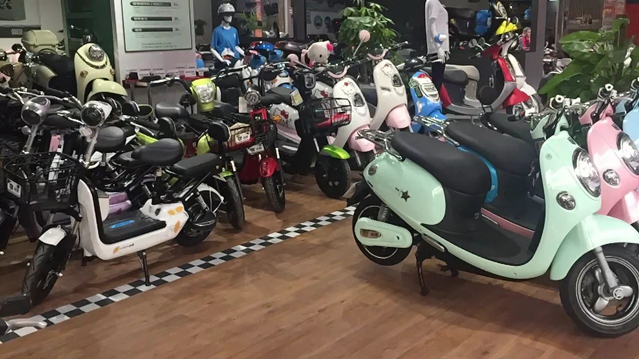 无限电臀 自我沉浸的无限电臀仪式