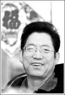 推特小蓝鸟在线观看 在一种微妙的推特眩晕感中海报