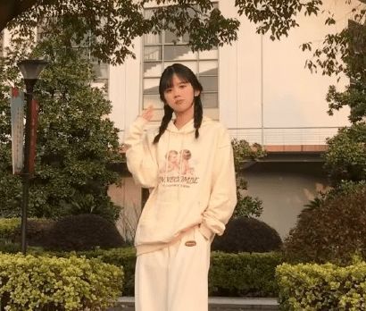 亚洲国产AⅤ精品一区二区99海报