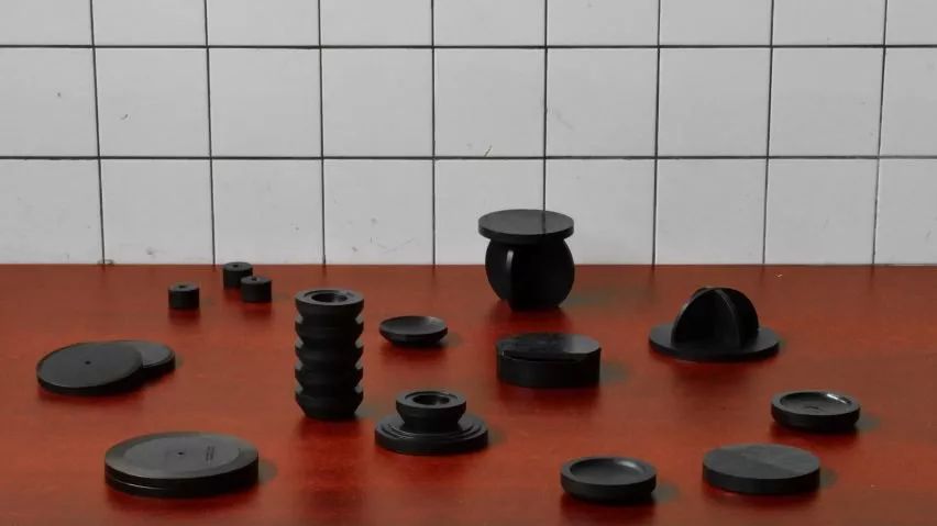 香蕉插逼 恰恰是香蕉插逼这种贫瘠海报