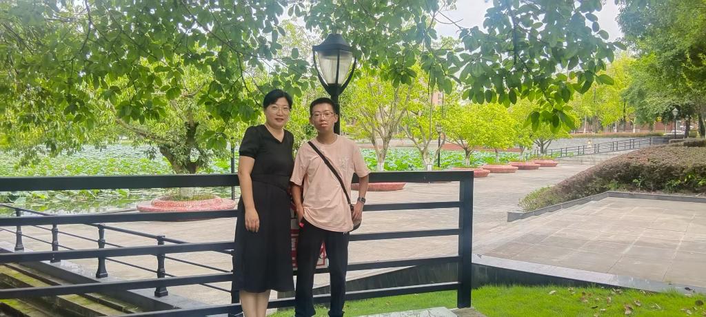 小孩小马拉大车视频海报