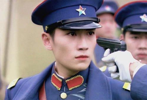 涩涩屋绿巨人草莓榴莲秋葵海报